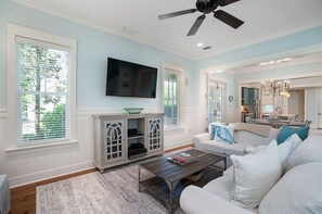 Smart-TV, DVD-Player, Bücher