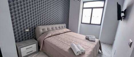 1 bedroom, in-room safe, iron/ironing board, free WiFi