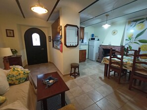 Living area - Apartment With Air-con and Pool (Gallinaro)