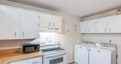 Pet-friendly Madison Home: 11 Mi to Dtwn Nashville
