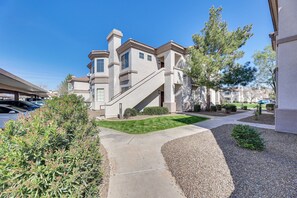 Apartment (2 Bedrooms) | Interior - First-floor Condo w/ Pool Access in Mesa! (Mesa)