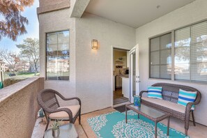 Apartment (2 Bedrooms) | Interior - First-floor Condo w/ Pool Access in Mesa! (Mesa)