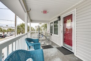 Property grounds - North Myrtle Beach Studio w/ Pool: Walk to Shore! (North Myrtle Beach)