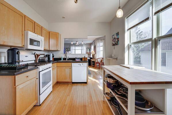 House (2 Bedrooms) | Interior
