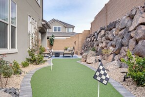 House (5 Bedrooms) | Interior