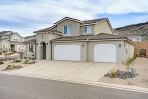 House (5 Bedrooms) | Interior