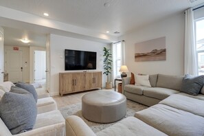 House (5 Bedrooms) | Interior