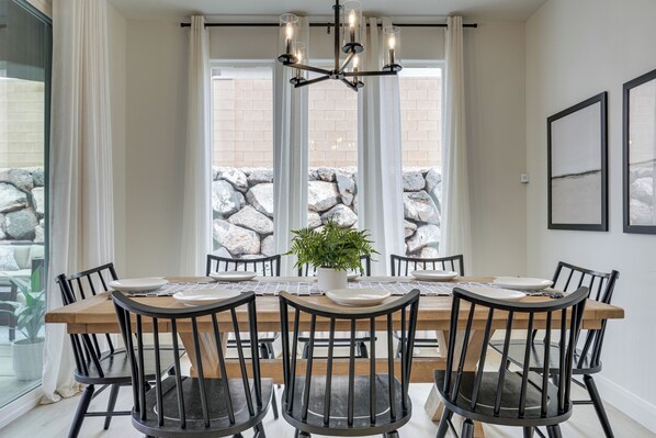 House (5 Bedrooms) | Interior