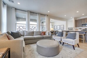 House (5 Bedrooms) | Interior