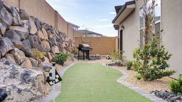 House (5 Bedrooms) | Interior