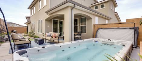 House (5 Bedrooms) | Interior