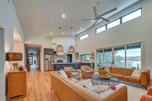 House (4 Bedrooms) | Front of property