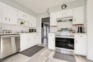 House (3 Bedrooms) | Interior