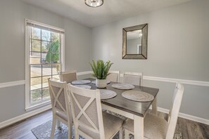 House (3 Bedrooms) | Interior