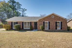 Rumah (3 Bedrooms) | Bagian depan properti