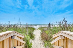 Interior - Breezy Pine Knoll Shores Escape: Walk to Beaches! (Pine Knoll Shores)
