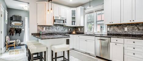 House (2 Bedrooms) | Interior