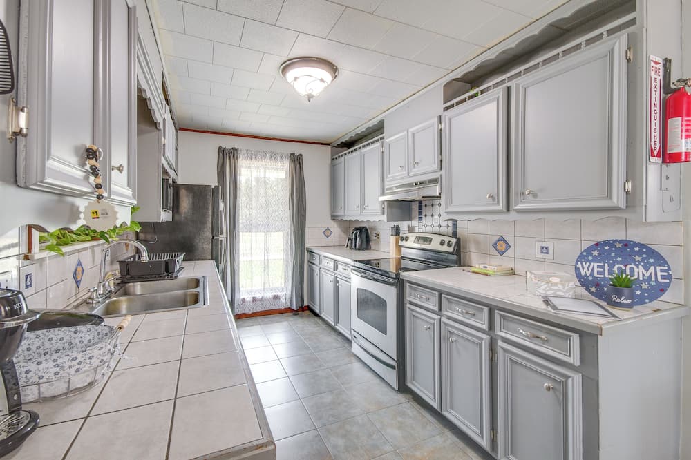 9 Mi to Water Park: Silver Creek Gem w/ Fireplace! - Jayess, MS