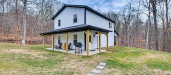 Modern Salineville Cabin on 13 Acres w/ Fire Pit!