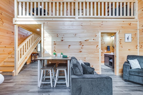 Modern Salineville Cabin on 13 Acres w/ Fire Pit!