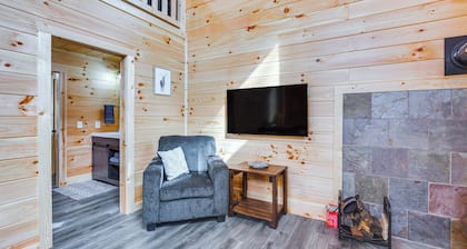 Modern Salineville Cabin on 13 Acres w/ Fire Pit!