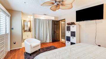 3 chambres, fer et planche à repasser, literie fournie