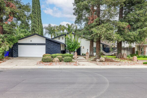 House (3 Bedrooms) | Front of property