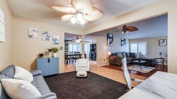 House (3 Bedrooms) | Interior