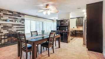 House (3 Bedrooms) | Interior