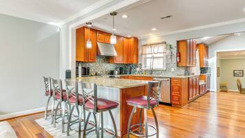 House (5 Bedrooms) | Interior