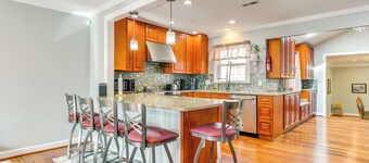 寬敞住宅 w/ 寧靜庭院 ~ 距 DC 29 英里!