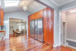 House (5 Bedrooms) | Interior