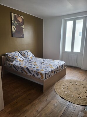 4 chambres, fer et planche à repasser, Wi-Fi, draps fournis