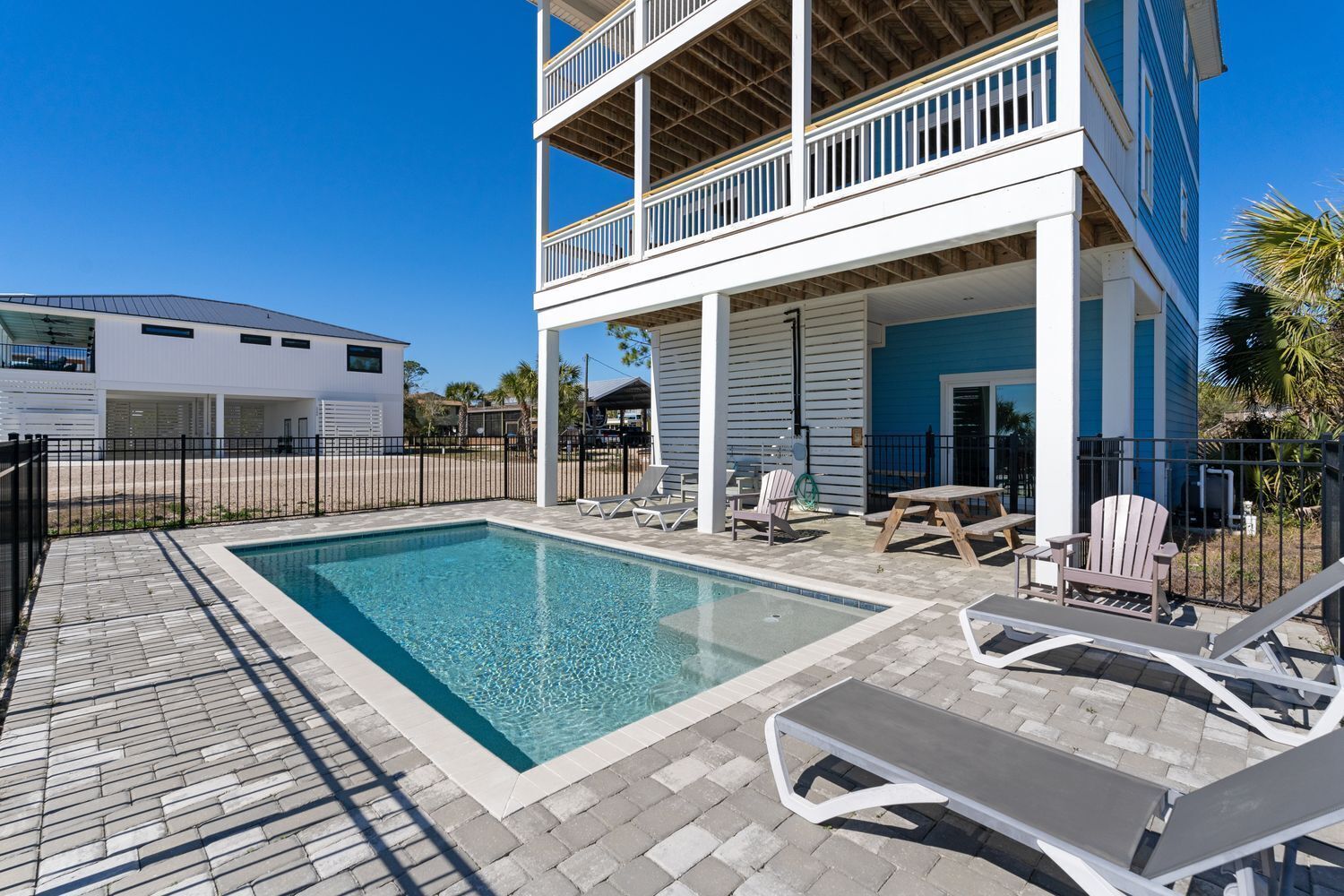 Beacchfront Paradise, with private pool and beach access!