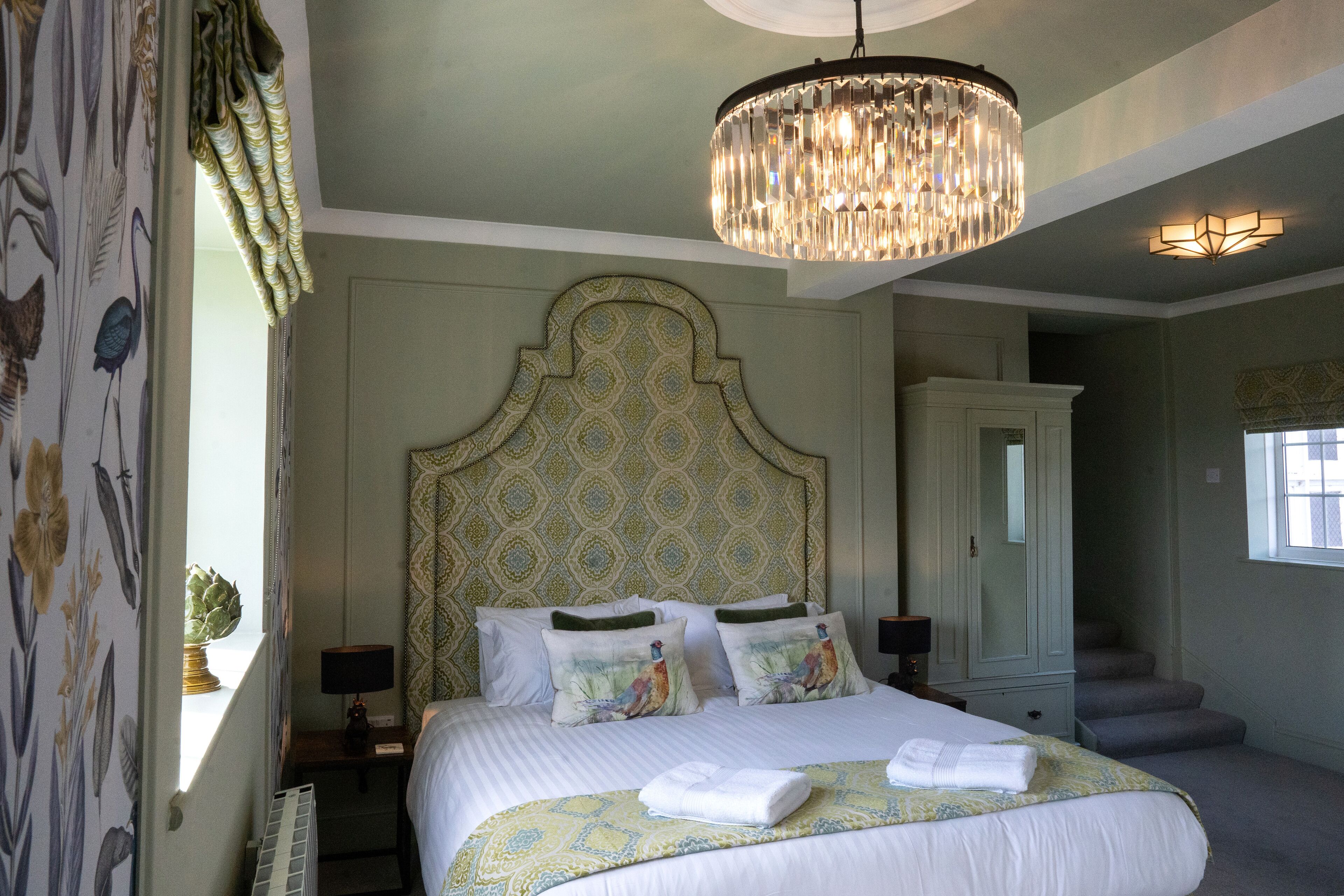 Dobbeltrom – superior | Sengetøy av topp kvalitet, skrivebord og skrivebord for bærbar PC