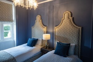 패밀리룸 | 1 개의 침실, 고급 침구, 책상, 노트북 작업 공간