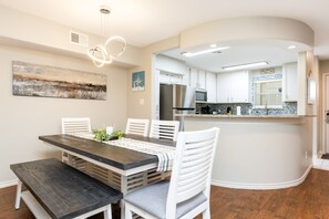 Dining - Pet-Friendly Waterfront Condo | Private Deck & Boat Slip (Corpus Christi)