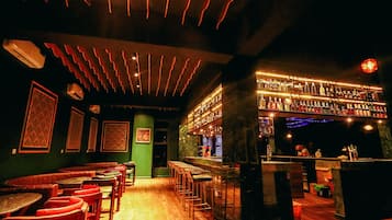 Bar (trong khuôn viên)