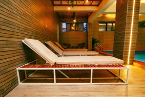 Outdoor pool - HOMEAWAY  (Abuja)