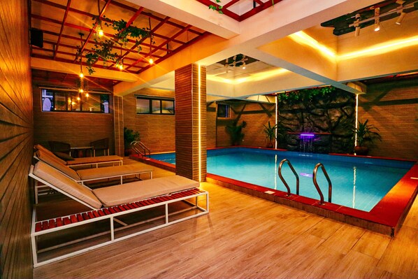 Outdoor pool - HOMEAWAY (Abuja)