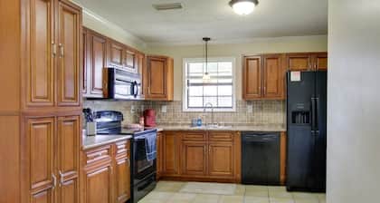 3Br, 2Ba, 6 beds, 5 min from Fort Novosel