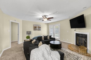 Smart TV, fireplace