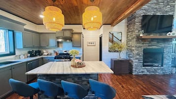 Frigorífic, microones, forn i placa de cuina