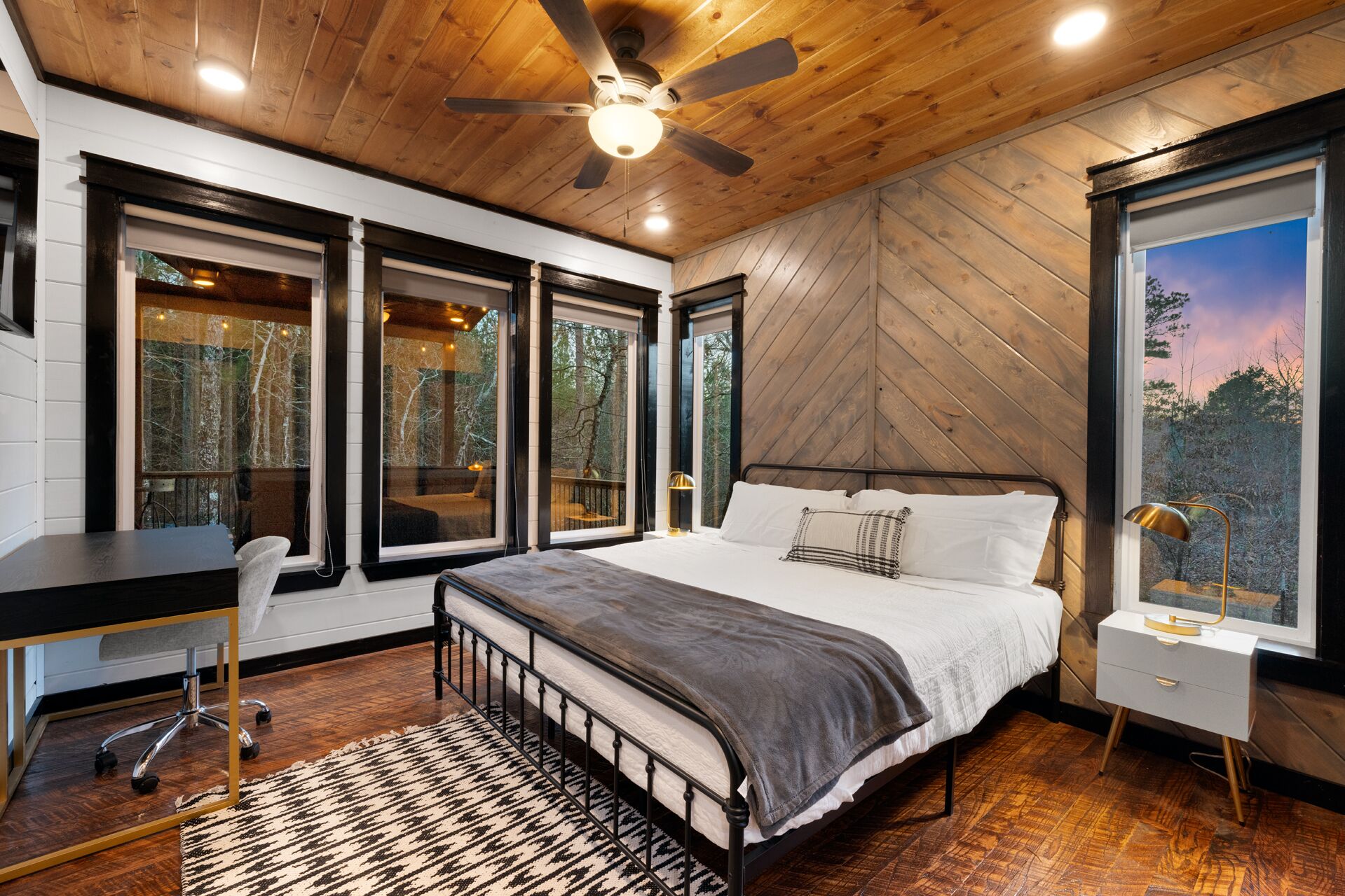 3 bedrooms, desk, free WiFi, bed sheets