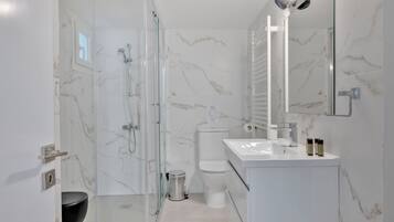Luxury Apartment | Bathroom