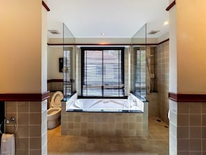 A modern bathroom with a glass-enclosed shower, a bathtub, and a toilet. - Beautiful 3-bed Villa in Cherngtalay, Thalang (Choeng Thale)