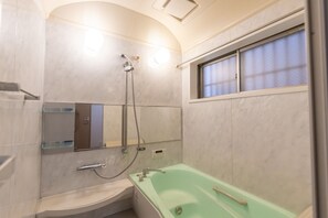 Superior House | Deep soaking bathtub - Ten-Cha House - Self-Check In Only (Osaka)