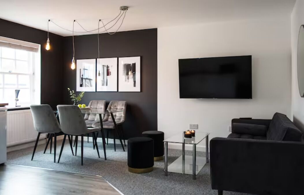 32-inch LCD TV with digital channels, Netflix, streaming services