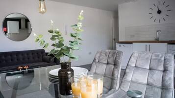 32-inch LCD TV with digital channels, Netflix, streaming services