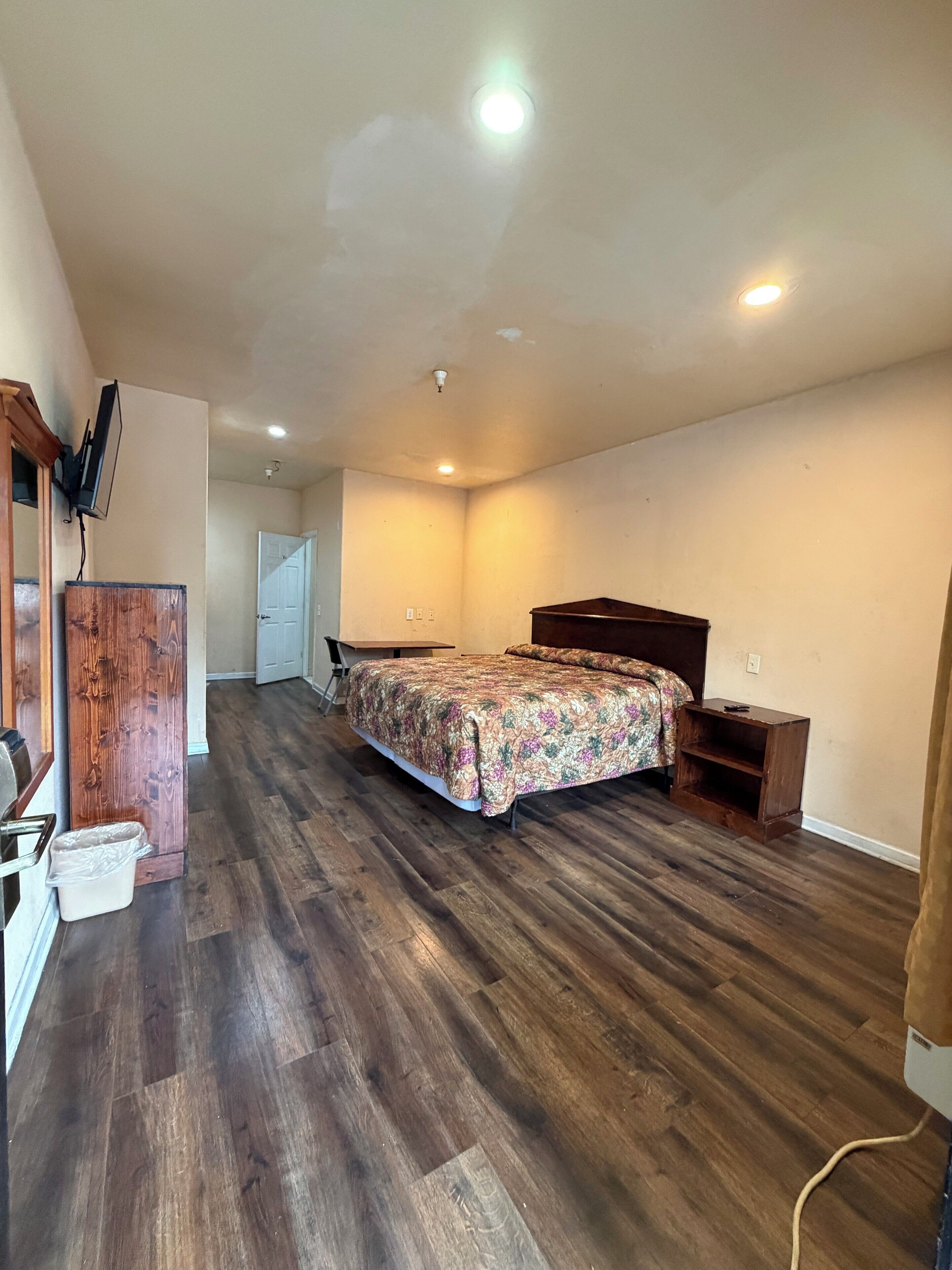 標準單人房 | 客廳 | LED 液晶電視、地暖系統